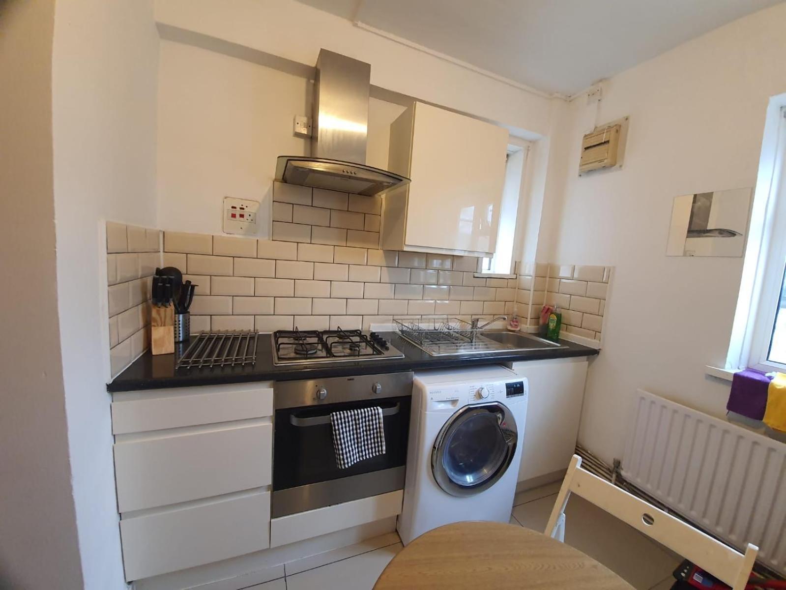 Hoxton E2 Pensiune