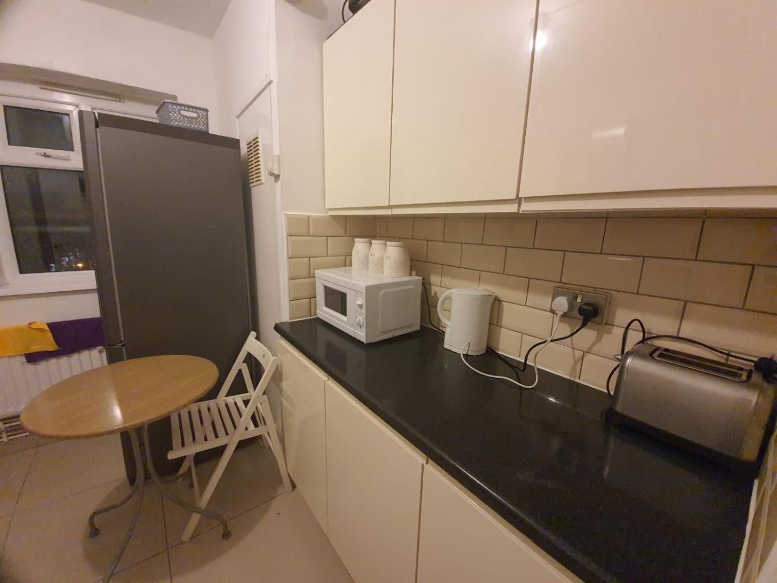 Pensiune Hoxton E2 *