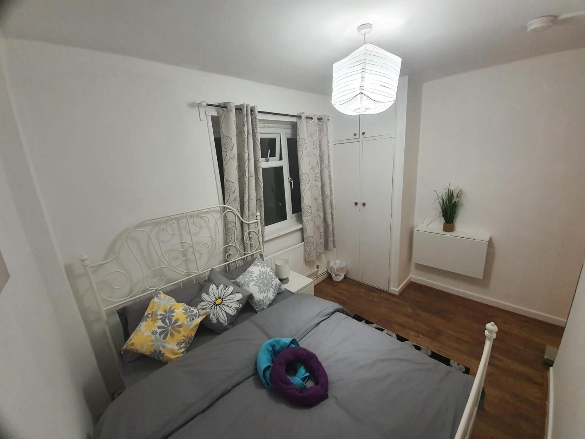 Hoxton E2 *