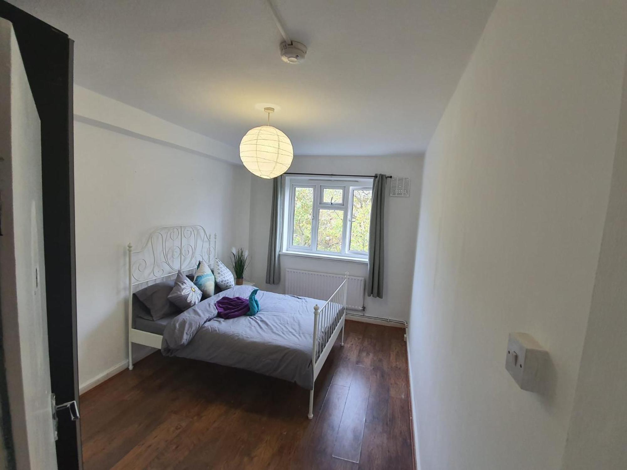 Hoxton E2 *