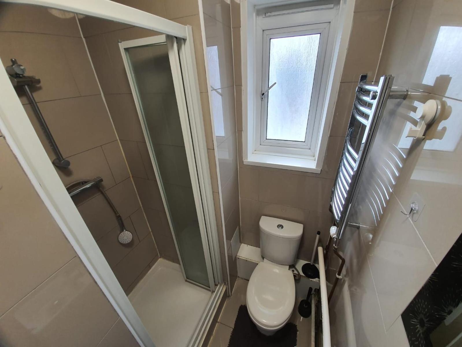 Hoxton E2 *